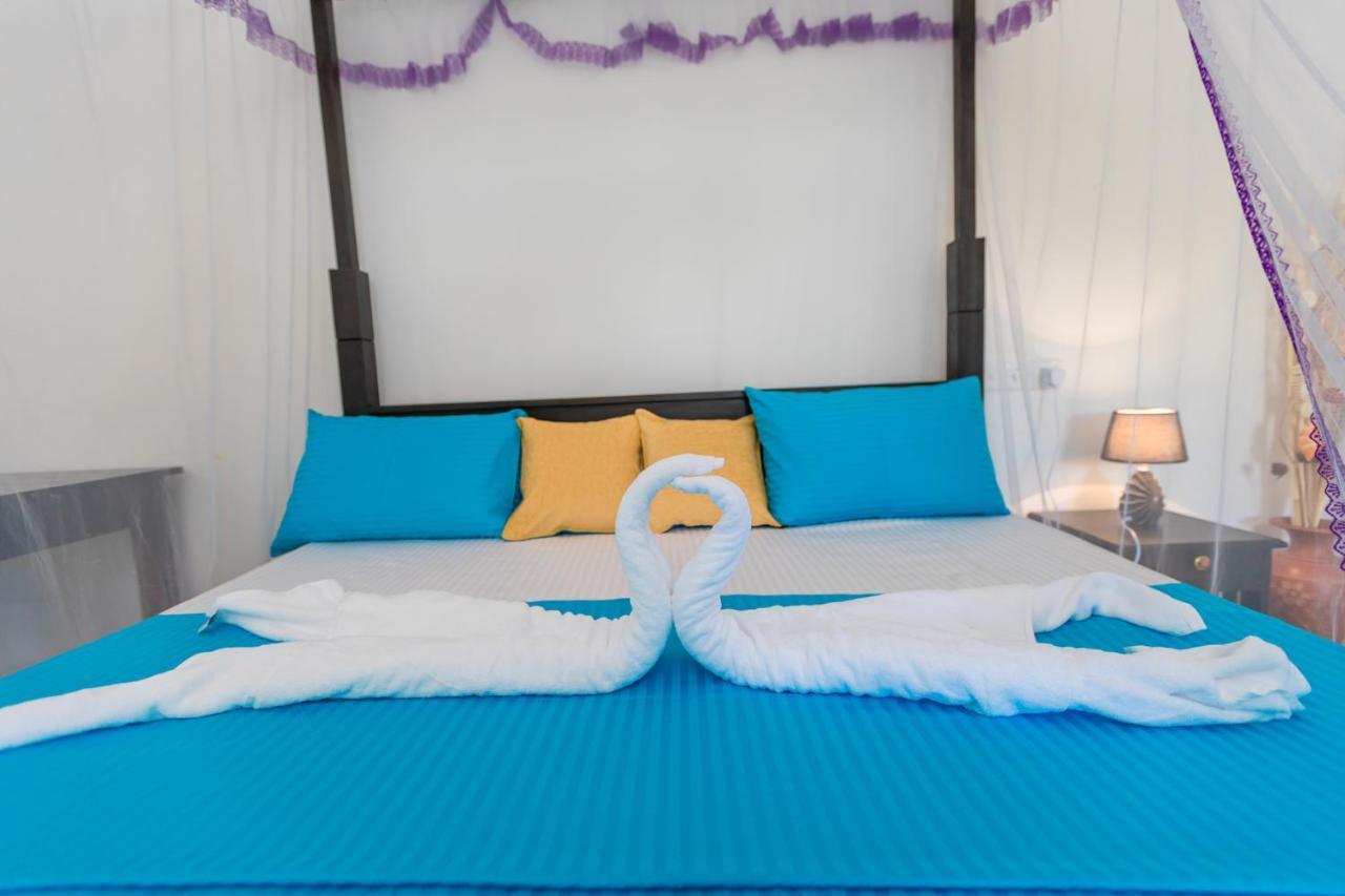 Rock Violet Lakefront Cabanas & Restaurent Тангале Екстериор снимка